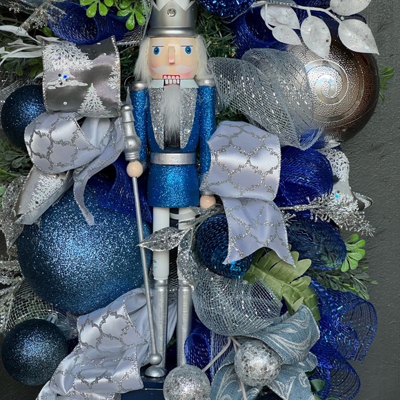 💙Gorgeous Blue & Silver Nutcracker Swag - Picture 3 of 4